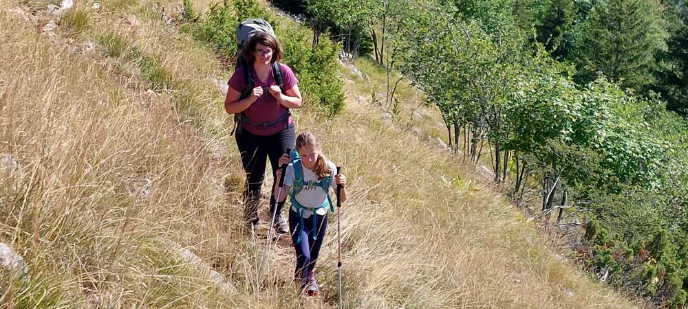 Randonné pour atteindre le bivouac de la Tour de l'Angle Est au Revard en savoie