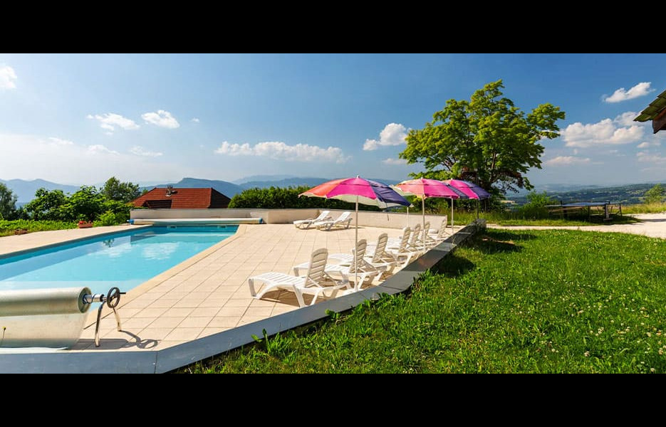 Gîte Le Pré Charville - Activités & Loisirs La piscine et vue sur les montagnes