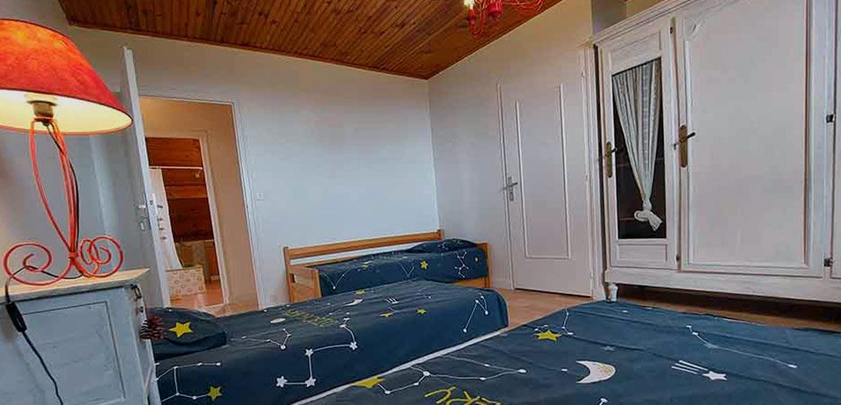 Gîte Le Pré Charville - Activités & Loisirs La chambre avec 3 lits 1 personne