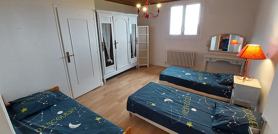 Gîte Le Pré Charville - Activités & Loisirs La chambre avec 3 lits 1 personne