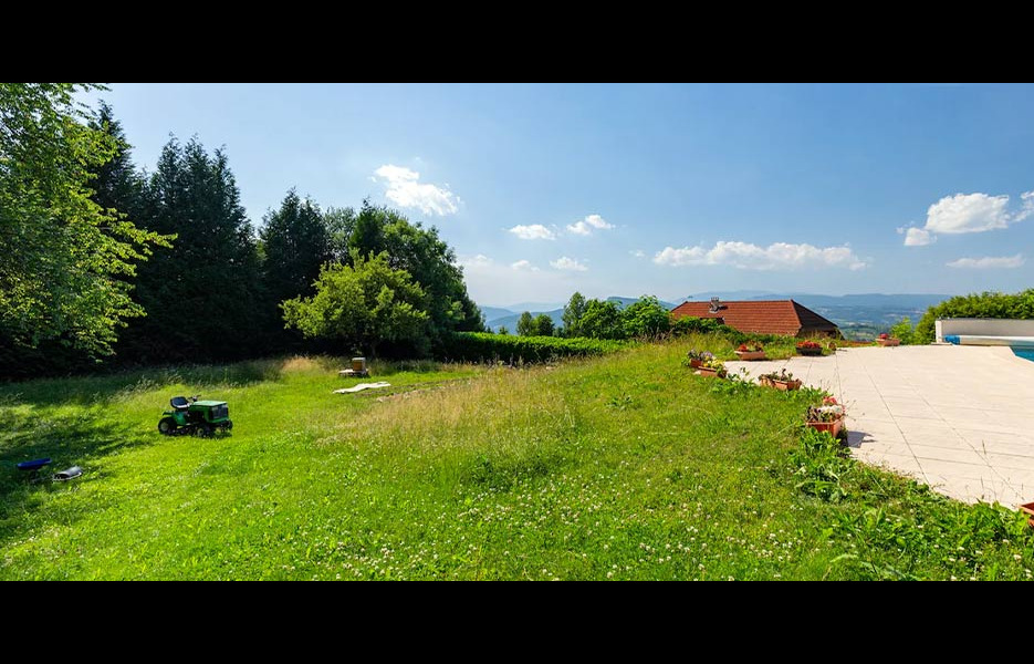 Gîte Le Pré Charville - Activités & Loisirs Le jardin avec vue sur les montagnes