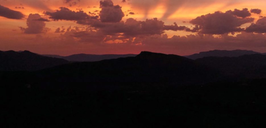 Gîte Le Pré Charville - Activités & Loisirs Coucher de soleil sur les montagnes
