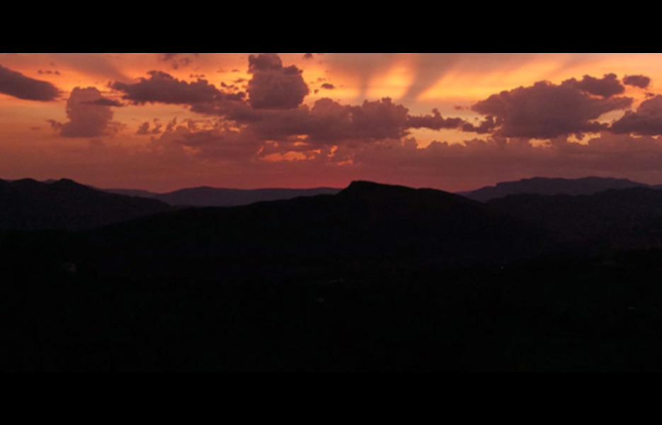 Gîte Le Pré Charville - Activités & Loisirs Coucher de soleil sur les montagnes