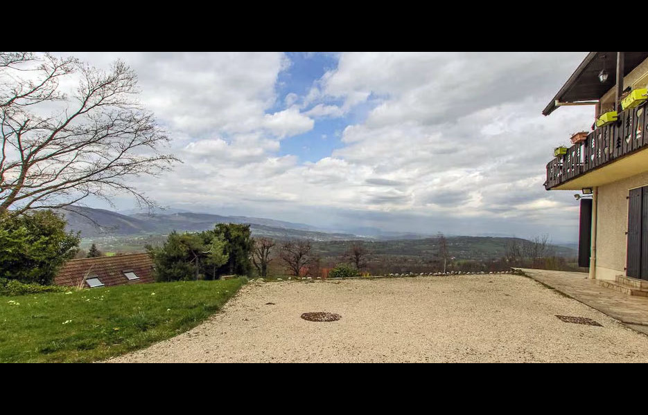 Gîte Le Pré Charville - Activités & Loisirs La terrasse et vue sur les montagnes